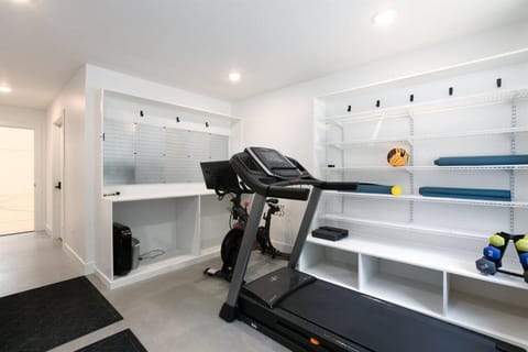 38-Acres of Luxury: 9BR, Indoor Pool, Gym, Near ND House in Niles Charter Township