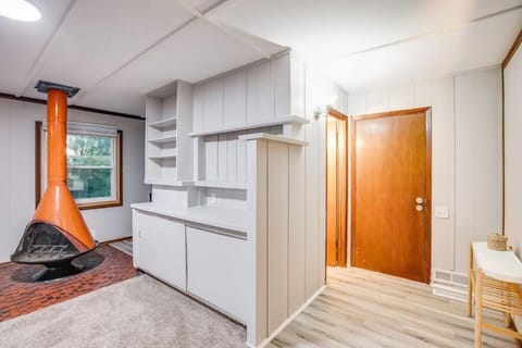 Modern Cozy Home 4 min Drive from Notre Dame House in Mishawaka