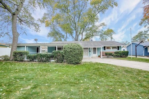 Modern Cozy Home 4 min Drive from Notre Dame House in Mishawaka