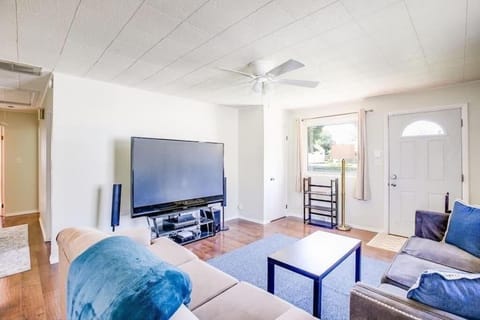 Perfect Notre Dame Weekend Home, 0.8 Miles to ND! House in Mishawaka