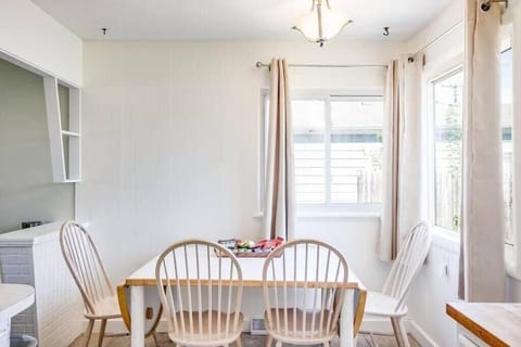 Perfect Notre Dame Weekend Home, 0.8 Miles to ND! House in Mishawaka