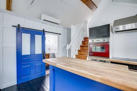 Cozy Tiny House Bungalow 7 Blocks from Campus House in South Bend