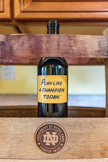 On Campus Home Updated Steps From Hesburgh - 10+ House in Notre Dame