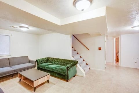 Entire Home Blocks from Notre Dame. Sleeps 8+ House in South Bend