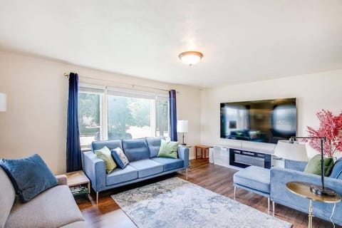 Entire Home Blocks from Notre Dame. Sleeps 8+ House in South Bend