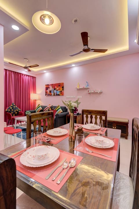 Living room, Seating area, Dining area