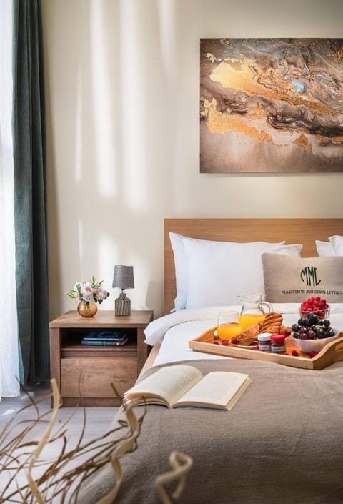 Bed, Food and drinks, Photo of the whole room, Bedroom, Food, Breakfast, Continental breakfast