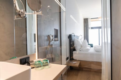 Bathroom, Photo of the whole room