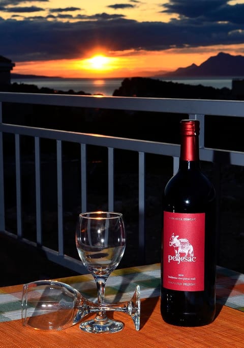 City view, Garden view, Mountain view, Pool view, Street view