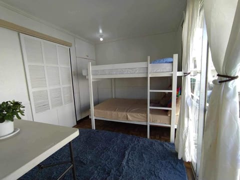 Bedroom, bunk bed