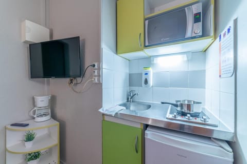 TV and multimedia, Kitchen or kitchenette, minibar, stove
