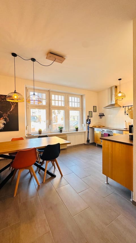 Kitchen or kitchenette, Dining area, stove