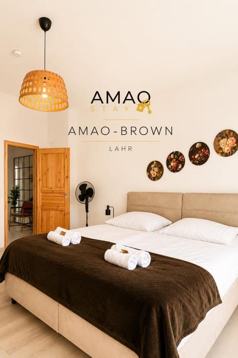 Bed, Photo of the whole room, Logo/Certificate/Sign, Bedroom, towels