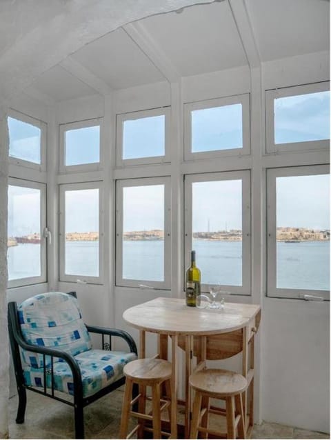 SeaFront Apartment In Valletta Apartment in Valletta