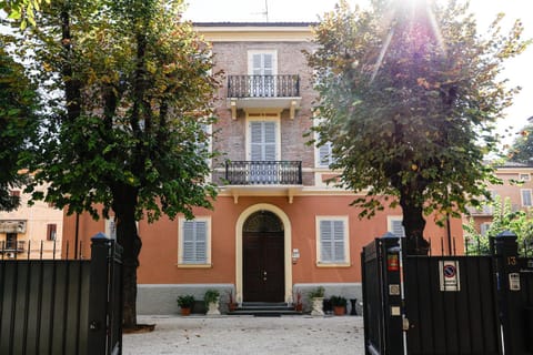 Property building, Day