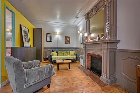 TV and multimedia, Living room, Seating area, flat iron