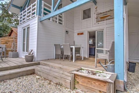 Property building, Balcony/Terrace, Dining area