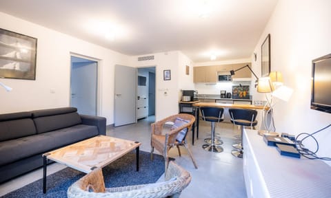TV and multimedia, Living room, Dining area