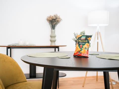 Seating area, Dining area