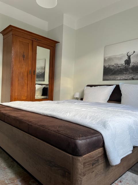 Bed, Photo of the whole room, Bedroom, wardrobe