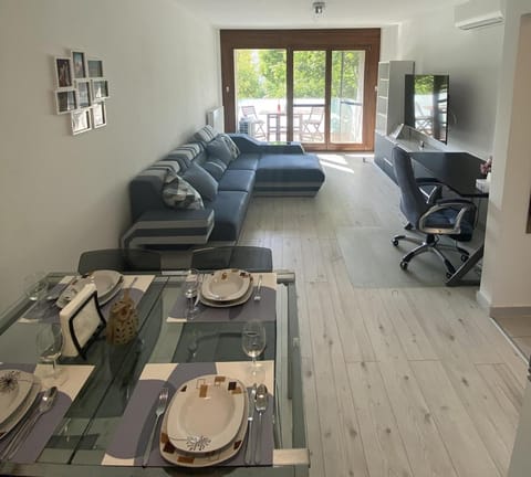 Living room, Dining area