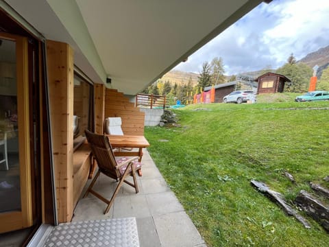 Patio, Spring, Day, Natural landscape, Garden, Garden, Balcony/Terrace, Garden view, Mountain view