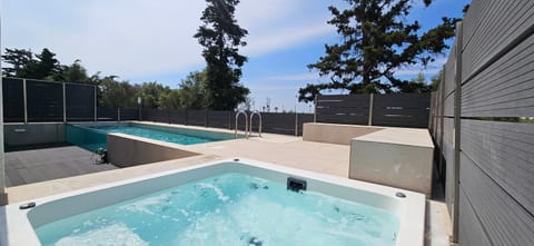 Hot Tub, Pool view, Swimming pool