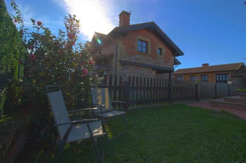 Property building, Spring, Day, Garden, Garden view