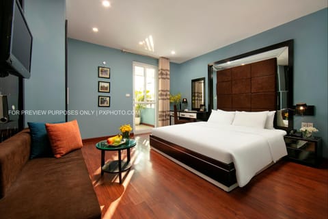 Bed, Living room, Photo of the whole room, Seating area, Bedroom, wardrobe
