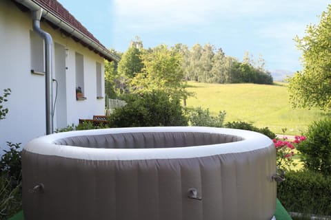 Garden, Hot Tub
