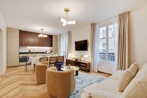 TV and multimedia, Living room, Seating area, Dining area