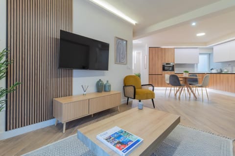 Communal lounge/ TV room, TV and multimedia, Living room, Seating area, Evening entertainment