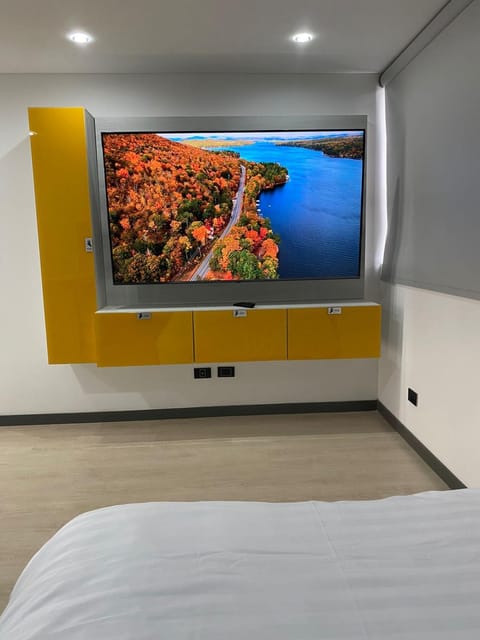 Communal lounge/ TV room, Bed, TV and multimedia, Photo of the whole room, Evening entertainment