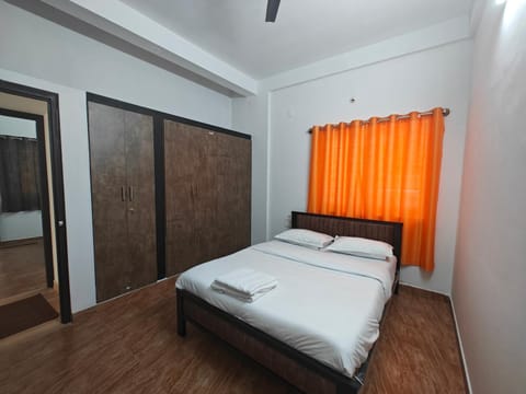 Bed, Photo of the whole room, Bedroom, towels, wardrobe