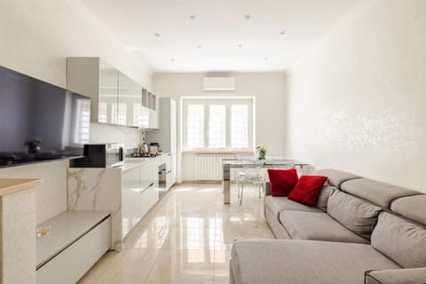 Kitchen or kitchenette, Living room, Seating area, Dining area, oven, stove