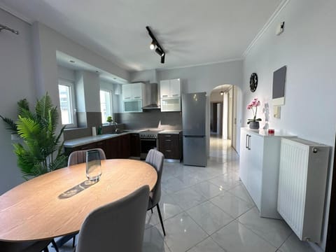 Redamancy -- PERI009 Apartment in Athens