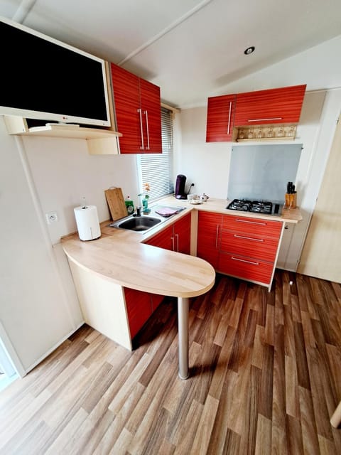 TV and multimedia, stove, toaster