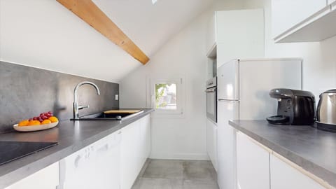 Coffee/tea facilities, Kitchen or kitchenette, pet friendly, stove, Internal: Not applicable to any particular room