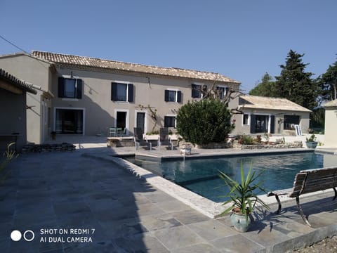 Le Mas des Calus Chambres d'hôtes Bed and Breakfast in L'Isle-sur-la-Sorgue