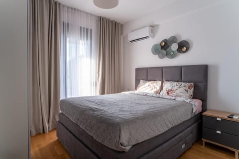 Bed, Photo of the whole room, Bedroom, air conditioner, air conditioner