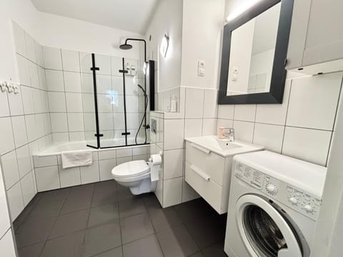 Shower, Toilet, Bath, washing machine