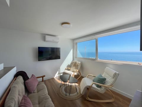 TV and multimedia, Living room, Seating area, Sea view