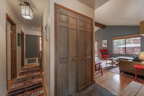 Cozy Pet-Friendly Cabin w Fenced-In Yard Close to Slopes Beach Town Cabin in Cedar Flat