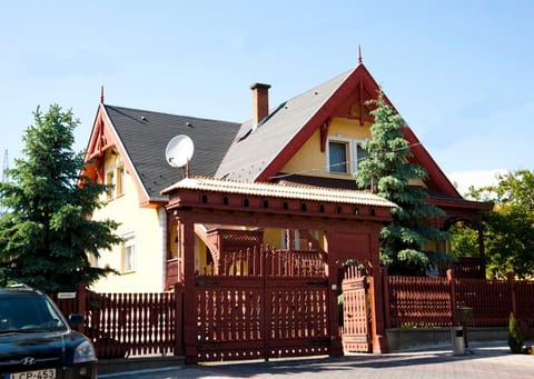 Property building, Day