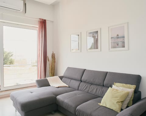 Living room, Decorative detail, Seating area, Garden view, Quiet street view, air conditioner