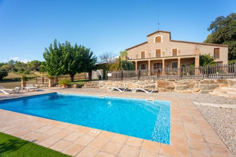 Property building, Pool view, Swimming pool, sunbed