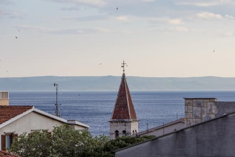 Nearby landmark, Neighbourhood, Sea view