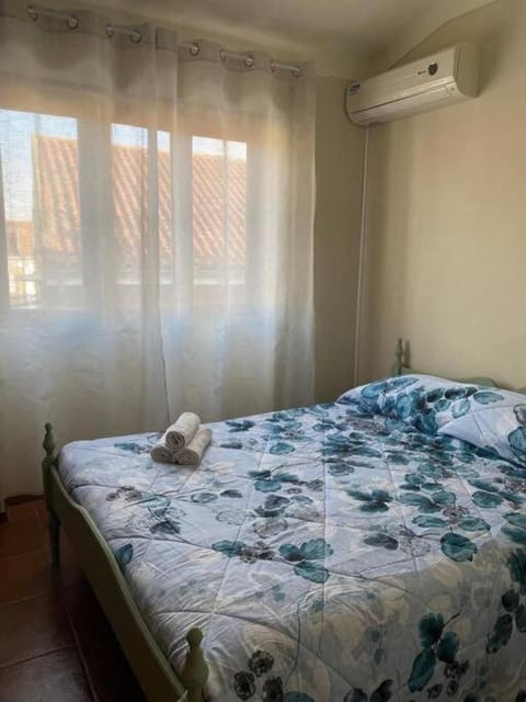Bedroom, air conditioner