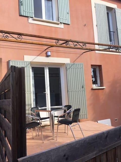 Gîte les coquelicots 2 Quartier résidentiel ( 2 * ) House in L'Isle-sur-la-Sorgue