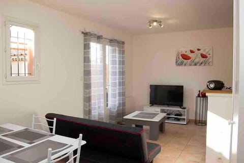 Gîte les coquelicots 2 Quartier résidentiel ( 2 * ) House in L'Isle-sur-la-Sorgue